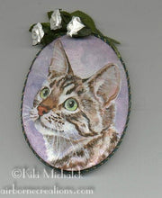 Load image into Gallery viewer, Pet Portrait on ornaments.
